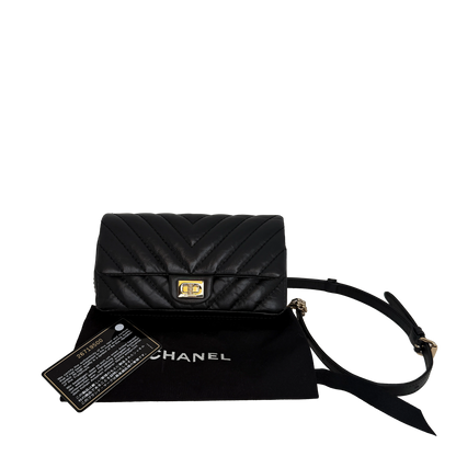 Chanel 2.55 Reissue Belt Bag Chevron Aged Calfskin Schwarz Gold Chanel