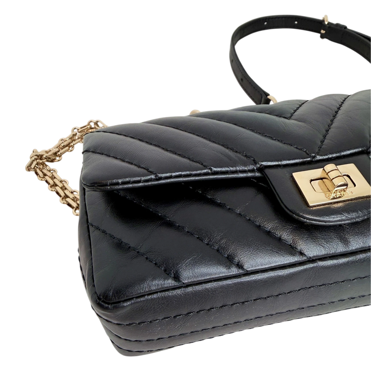 Chanel 2.55 Reissue Belt Bag Chevron Aged Calfskin Schwarz Gold Chanel
