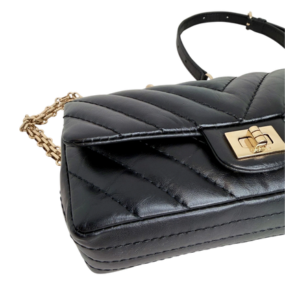 Chanel 2.55 Reissue Belt Bag Chevron Aged Calfskin Schwarz Gold Chanel