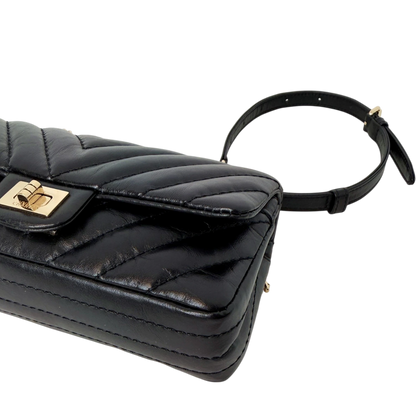 Chanel 2.55 Reissue Belt Bag Chevron Aged Calfskin Schwarz Gold Chanel