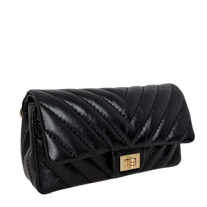 Chanel 2.55 Reissue Belt Bag Chevron Aged Calfskin Schwarz Gold Chanel