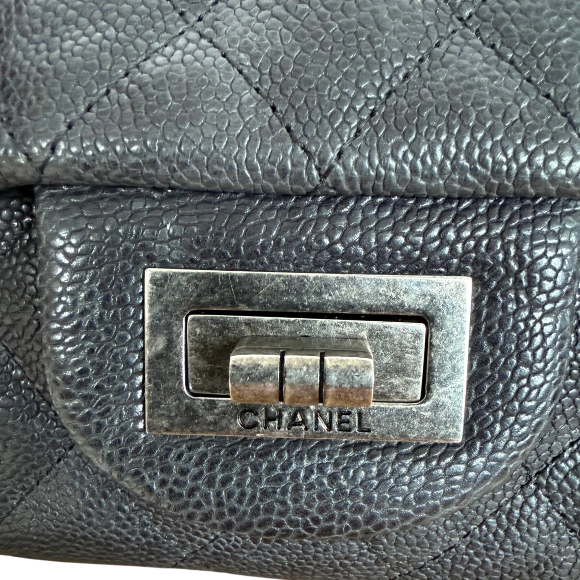 Chanel 2.55 Reissue East-West Flap Kaviarleder Grau, Ruthenium / neuwertig Chanel