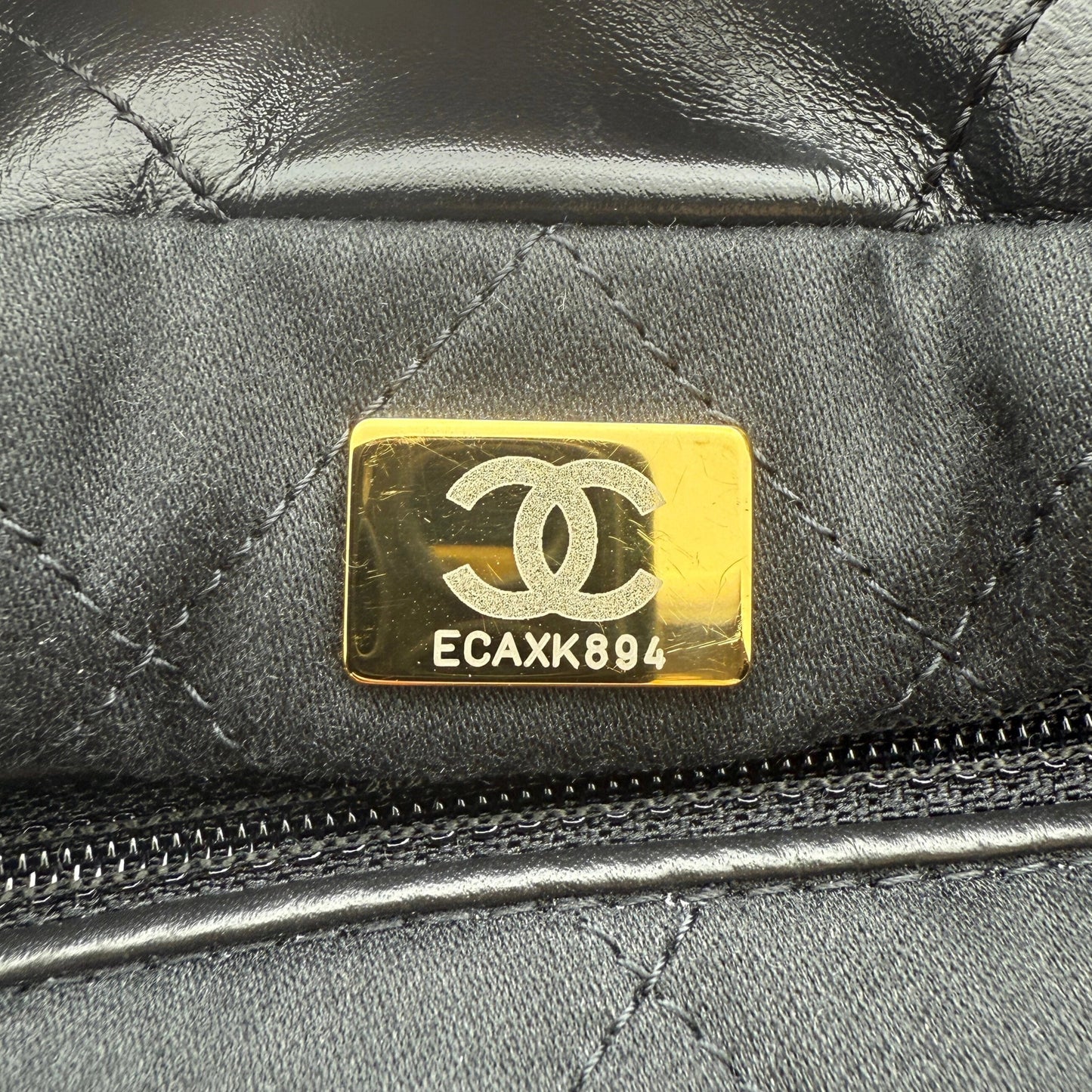 Chanel 22 kleine Hobo Bag Schwarz goldene Hardware Fullset / sehr gut Chanel