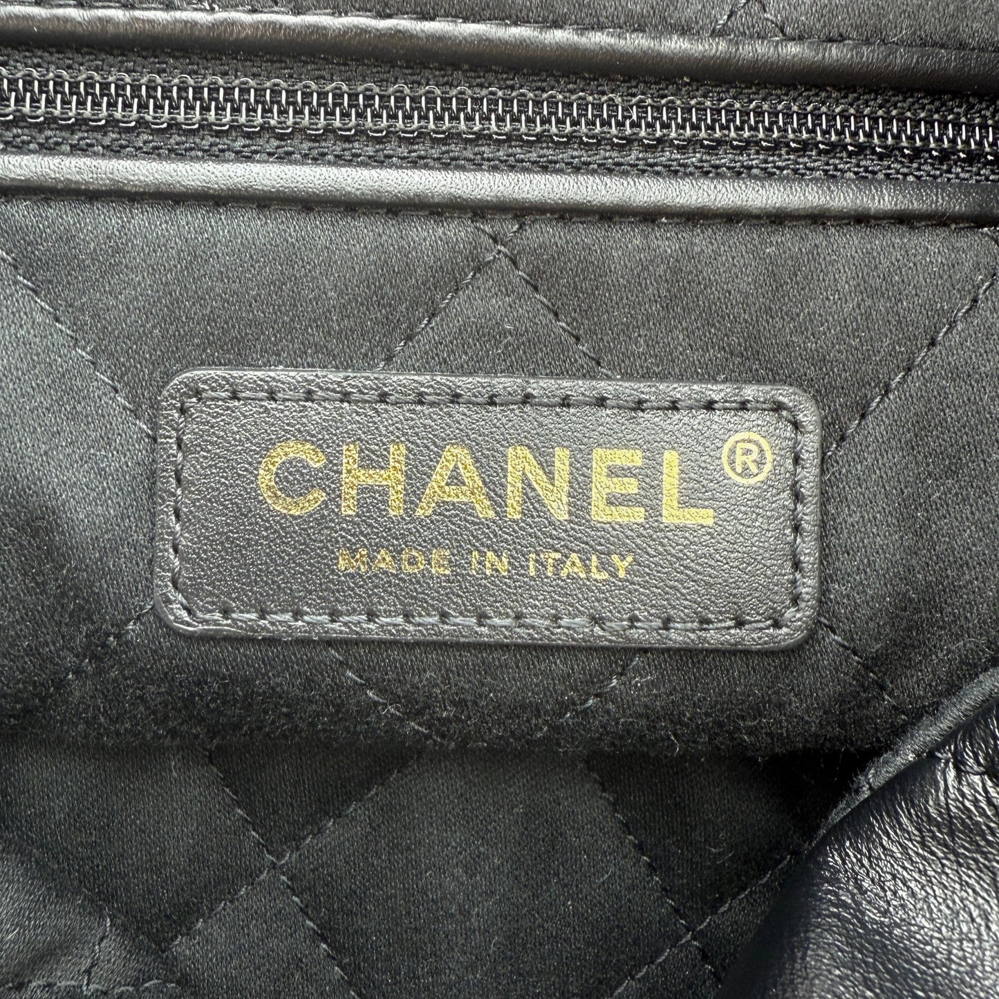 Chanel 22 kleine Hobo Bag Schwarz goldene Hardware Fullset / sehr gut Chanel
