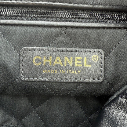 Chanel 22 kleine Hobo Bag Schwarz goldene Hardware Fullset / sehr gut Chanel