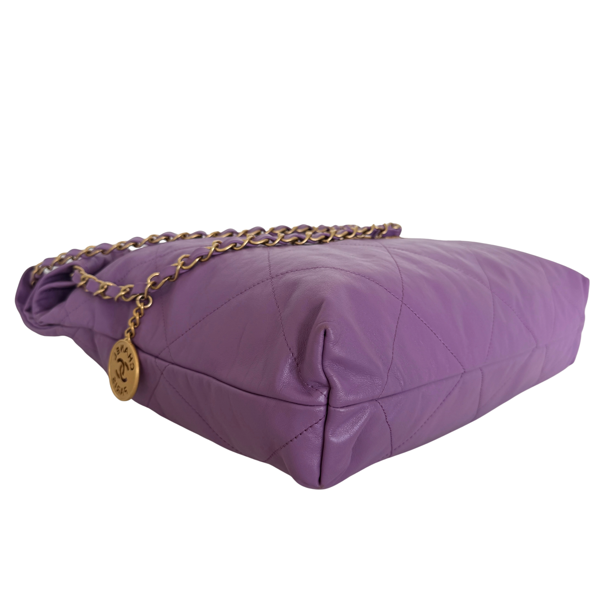Chanel 22 mittelgroße Hobo Bag aus Kalbsleder Flieder goldene Hardware / sehr gut Chanel