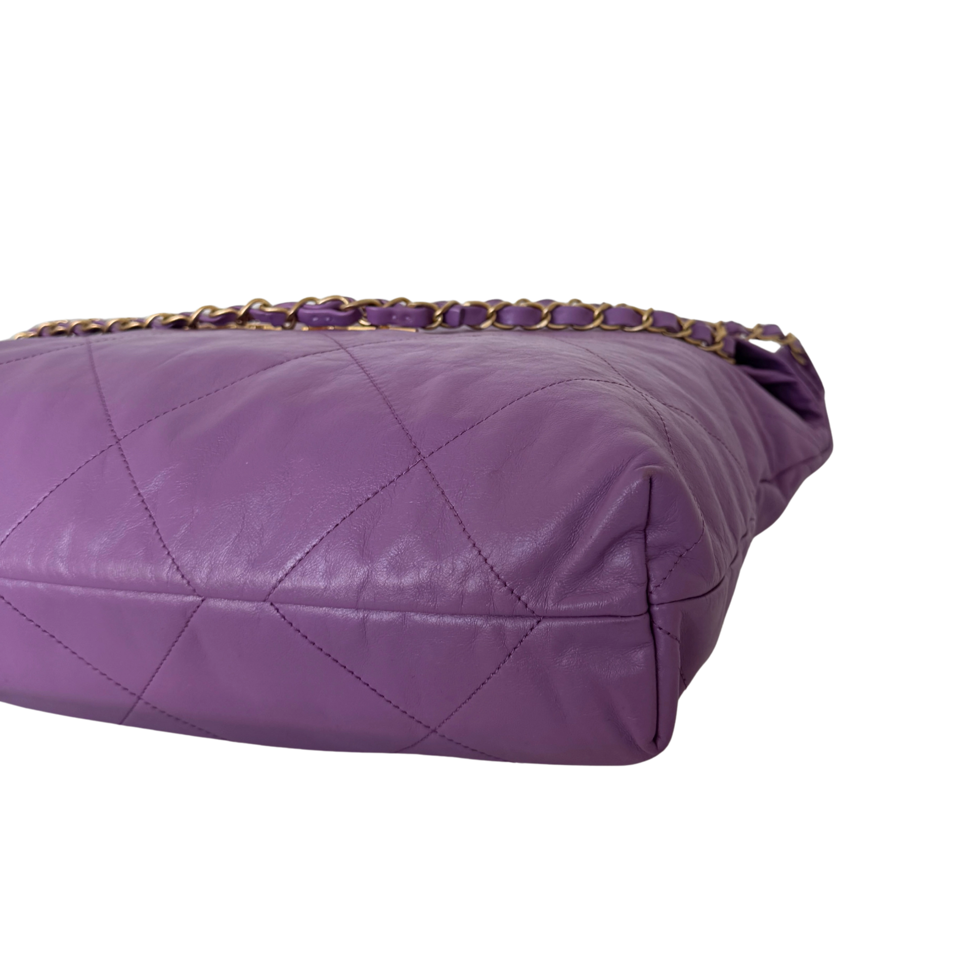 Chanel 22 mittelgroße Hobo Bag aus Kalbsleder Flieder goldene Hardware / sehr gut Chanel