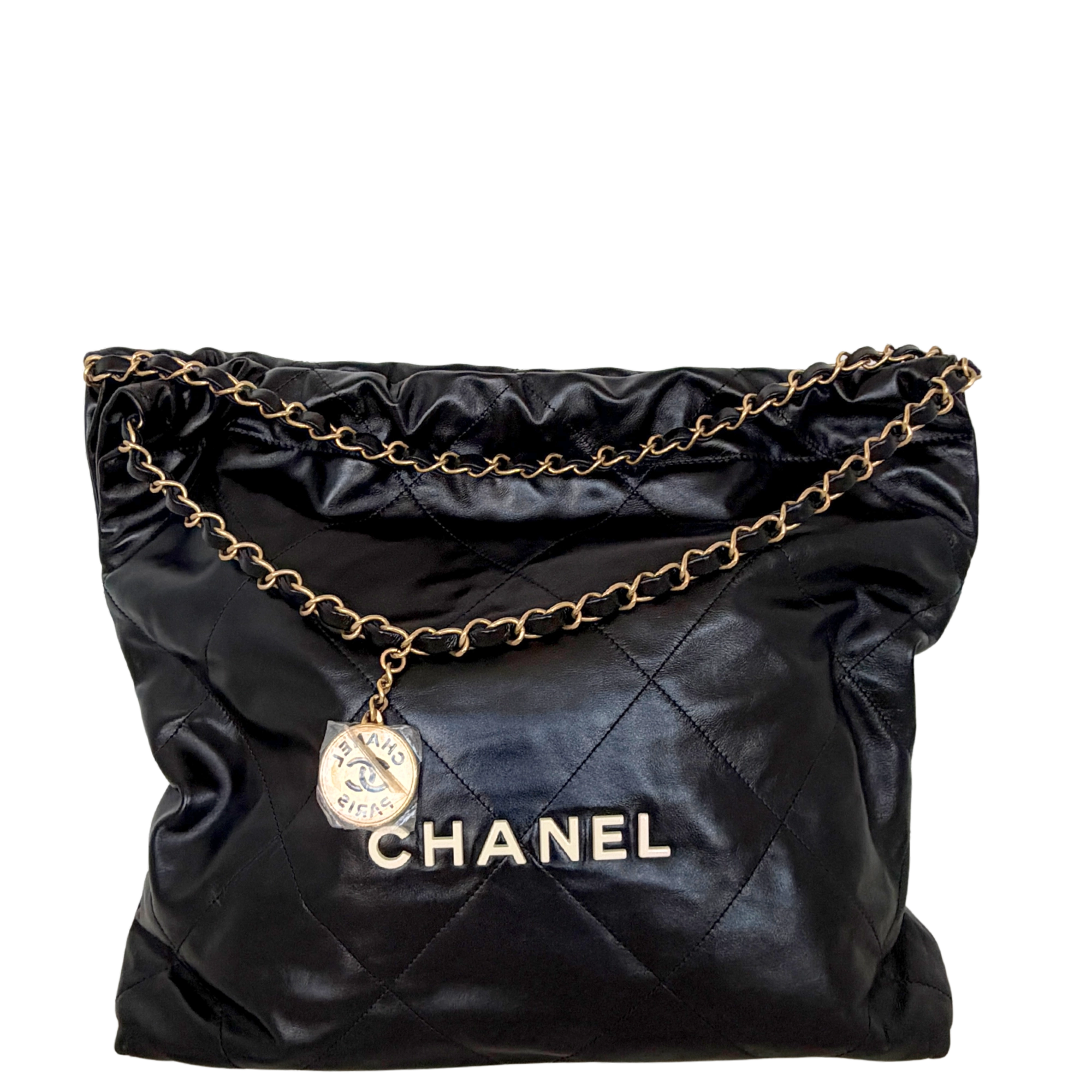 Chanel 22 kleine Hobo Bag Schwarz goldene Hardware / neuwertig Chanel