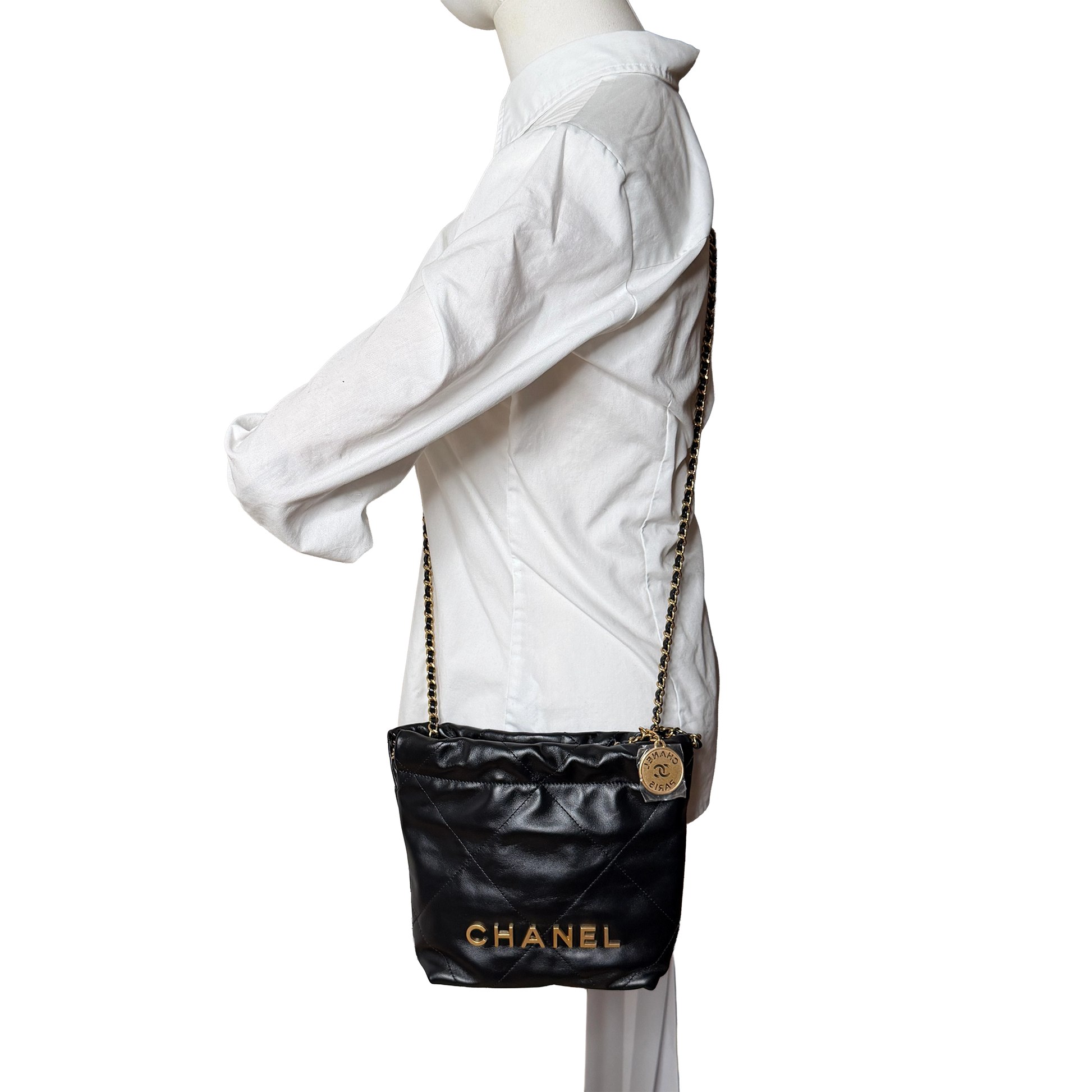 Chanel 22 klein Schwarz glänzenedes Kalbsleder GHW Fullset / neuwertig Chanel