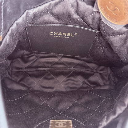 Chanel 22 klein Schwarz glänzenedes Kalbsleder GHW Fullset / neuwertig Chanel