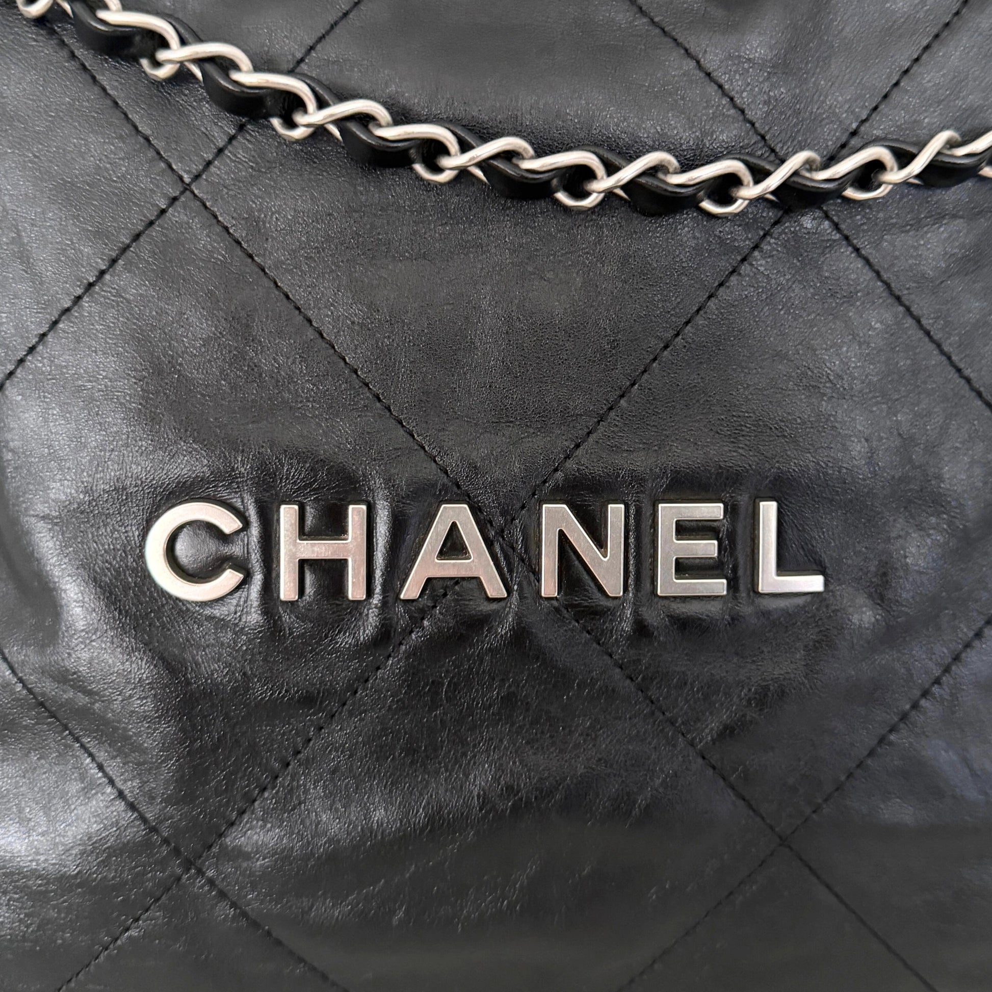 Chanel 22 mittelgroße Hobo Bag Schwarz silberne Hardware / sehr gut Chanel