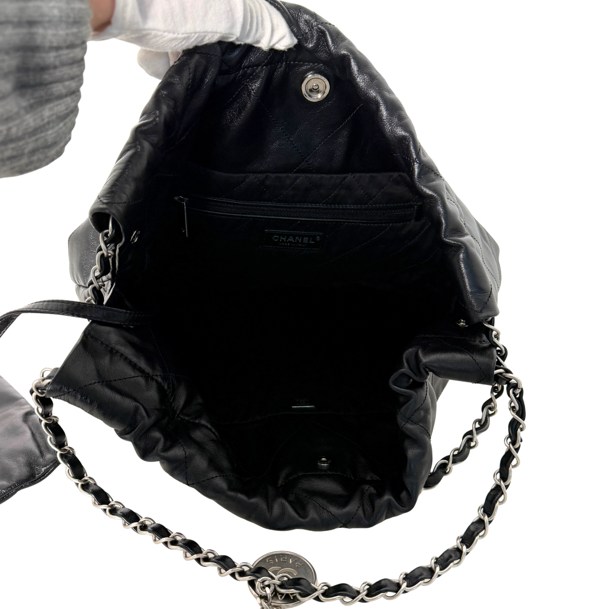 Chanel 22 mittelgroße Hobo Bag Schwarz silberne Hardware / sehr gut Chanel