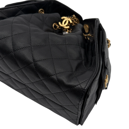 Chanel 25 Kleine Tasche Kaviarleder Schwarz Hardware Gold gealtert