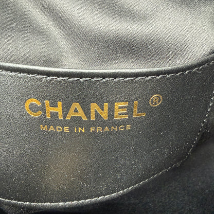 Chanel 25 Kleine Tasche Kaviarleder Schwarz Hardware Gold gealtert