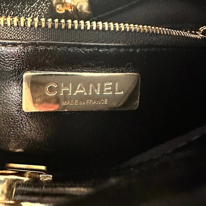 Chanel 31 Mini Shopper glänzendes Lammleder goldene Hardware / sehr gut Chanel