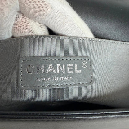 Chanel Boy Bag Medium Schwarz Kalbsleder Ruthenium limited Edition Chanel