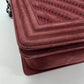 Chanel Boy Medium Nubuk Leder bordeauxrot Chevron Muster / sehr gut Chanel