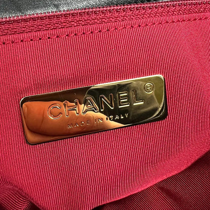 Chanel Chanel 19 Maxitasche glänzendes Ziegenleder schwarz / sehr gut Chanel