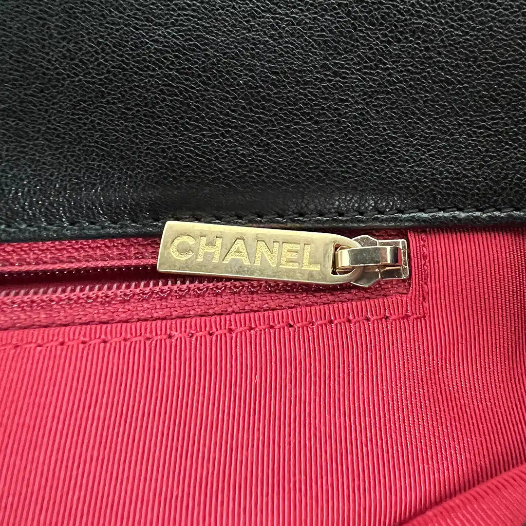Chanel Chanel 19 Maxitasche glänzendes Lammleder schwarz / sehr gut Chanel