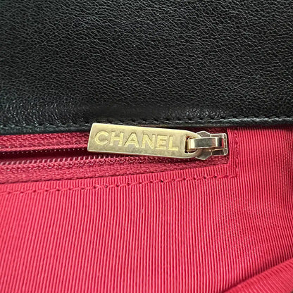 Chanel Chanel 19 Maxitasche glänzendes Ziegenleder schwarz / sehr gut Chanel