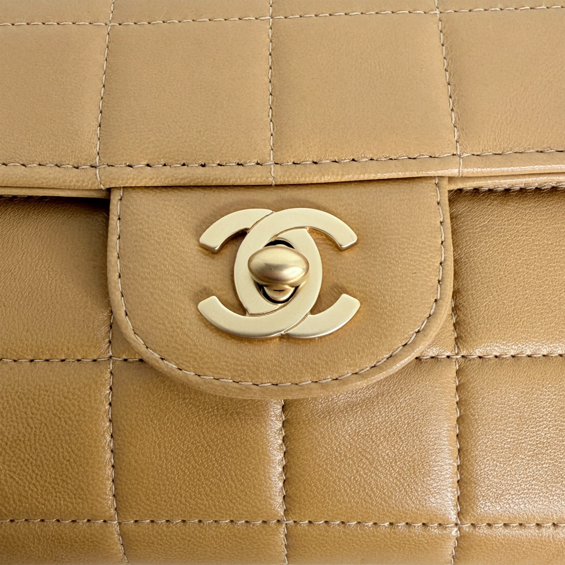 Chanel Chocolate Bar Bag Lammleder beige / sehr gut Chanel