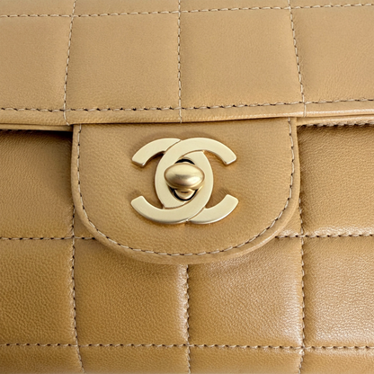 Chanel Chocolate Bar Bag Lammleder beige / sehr gut Chanel