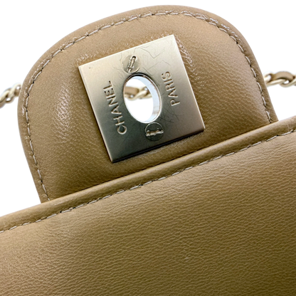 Chanel Chocolate Bar Bag Lammleder beige / sehr gut Chanel