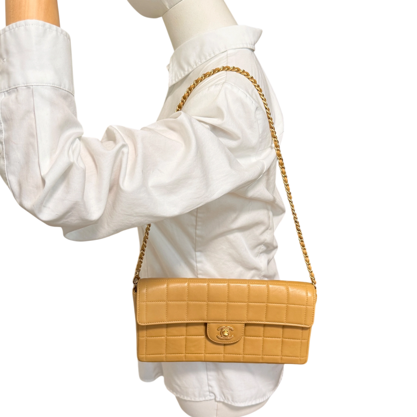Chanel Chocolate Bar Bag Lammleder beige / sehr gut Chanel