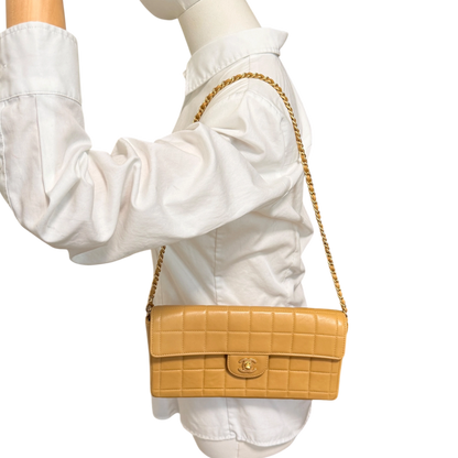 Chanel Chocolate Bar Bag Lammleder beige / sehr gut Chanel