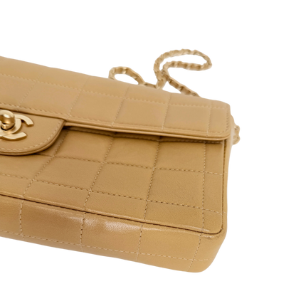 Chanel Chocolate Bar Bag Lammleder beige / sehr gut Chanel