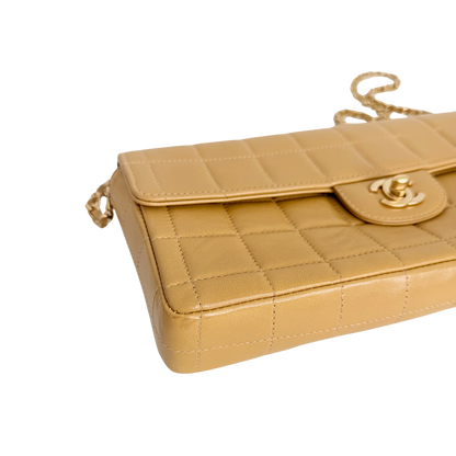 Chanel Chocolate Bar Bag Lammleder beige / sehr gut Chanel