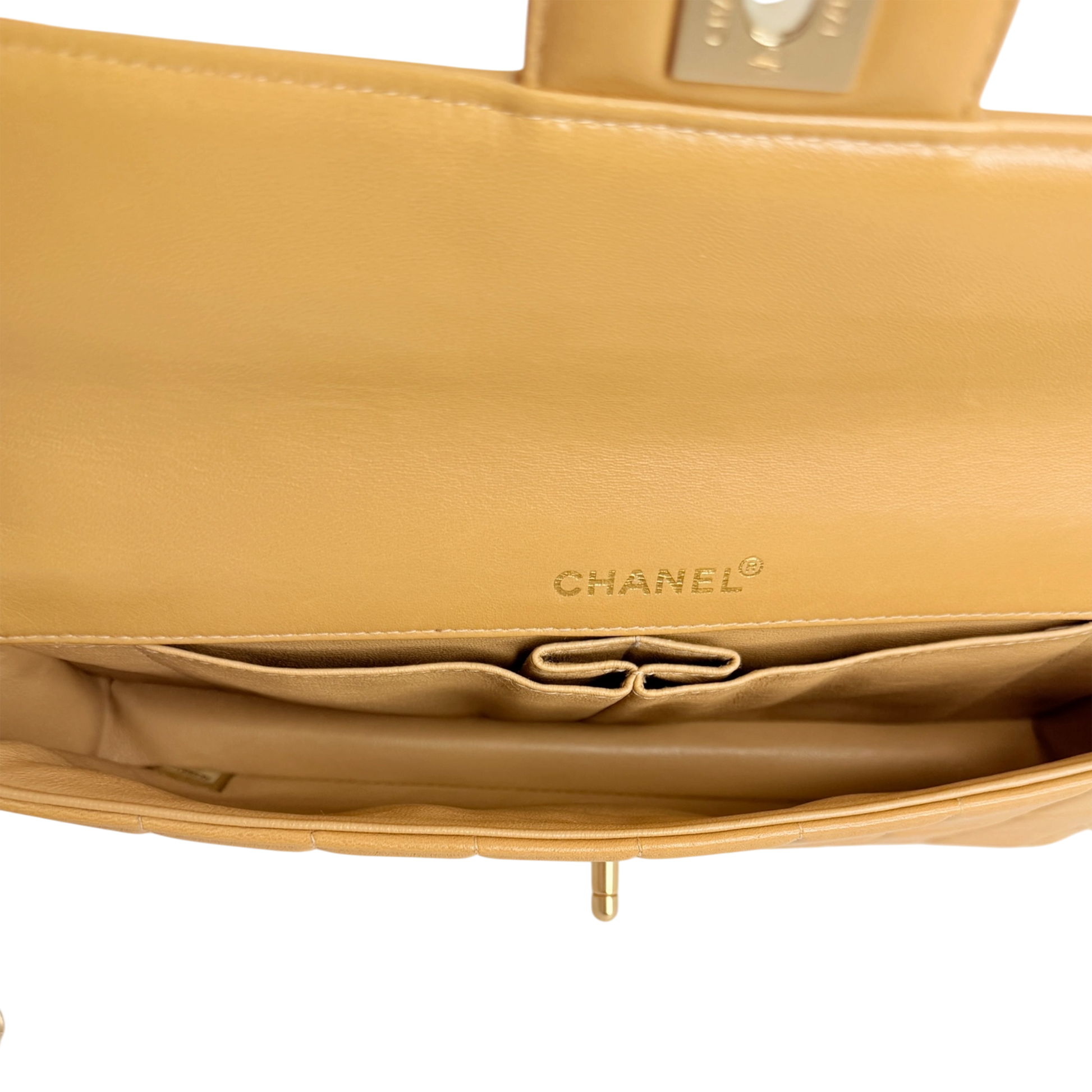 Chanel Chocolate Bar Bag Lammleder beige / sehr gut Chanel