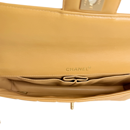 Chanel Chocolate Bar Bag Lammleder beige / sehr gut Chanel
