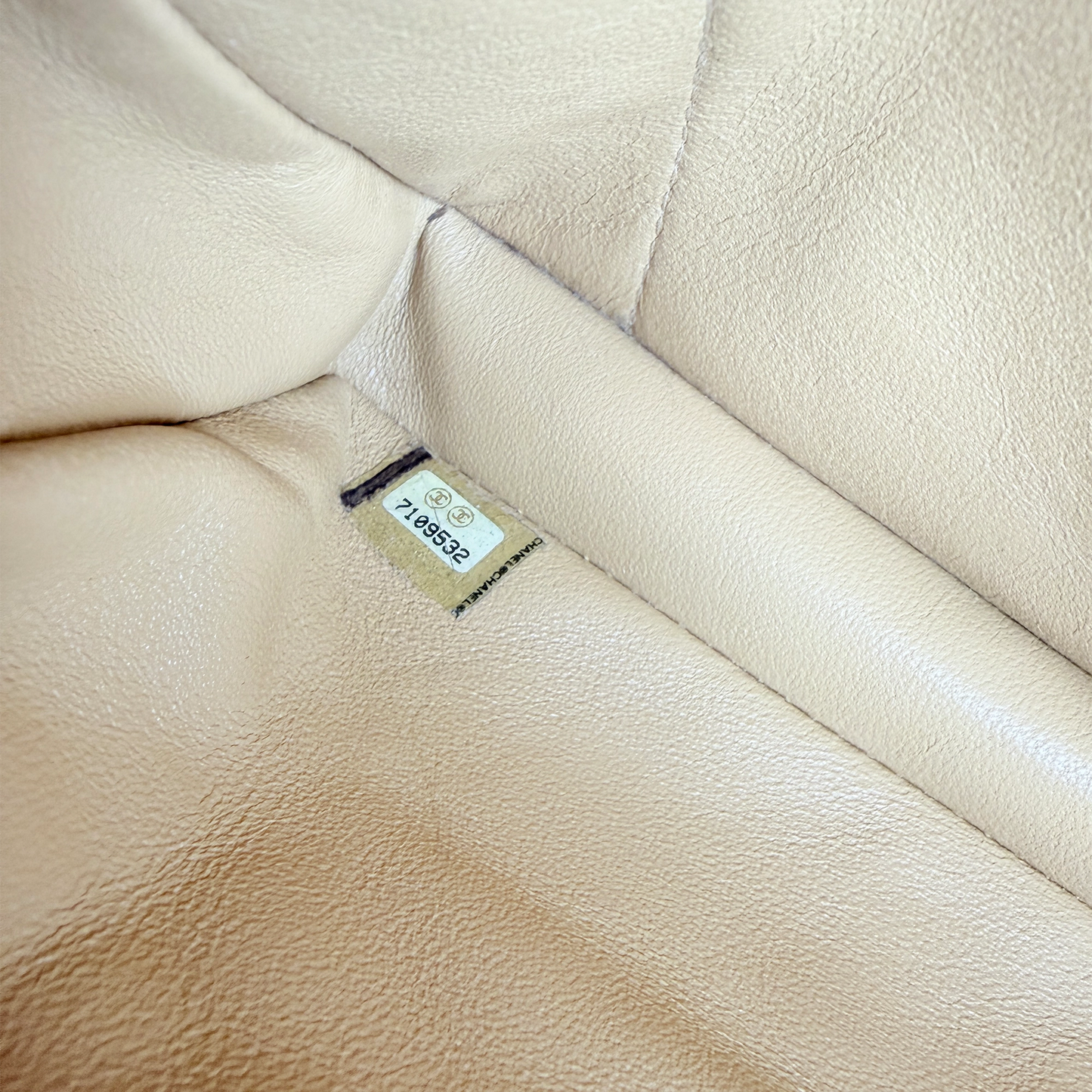 Chanel Chocolate Bar Bag Lammleder beige / sehr gut Chanel
