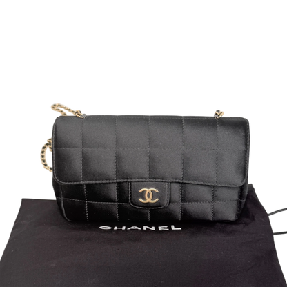 Chanel Chocolate Bar Flap Bag Satin Schwarz Chanel