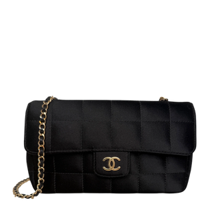 Chanel Chocolate Bar Flap Bag Satin Schwarz