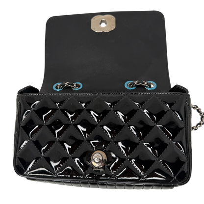 Chanel Coco Boy Flap Bag Small Lackleder silberne Hardware Chanel