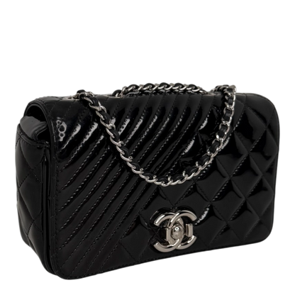Chanel Coco Boy Flap Bag Small Lackleder silberne Hardware Chanel