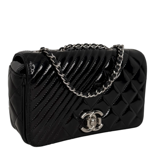 Chanel Coco Boy Flap Bag Small Lackleder silberne Hardware Chanel