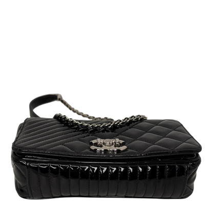 Chanel Coco Boy Flap Bag Small Lackleder silberne Hardware Chanel