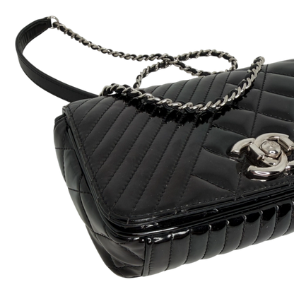 Chanel Coco Boy Flap Bag Small Lackleder silberne Hardware Chanel