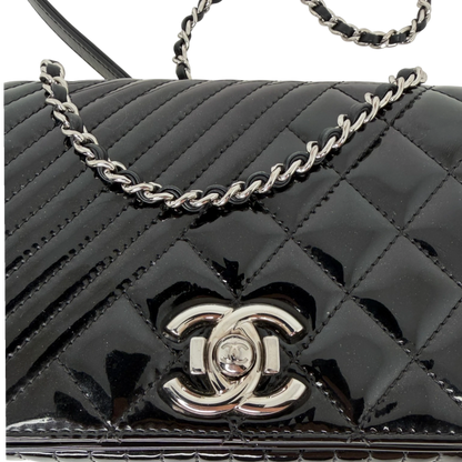 Chanel Coco Boy Flap Bag Small Lackleder silberne Hardware Chanel
