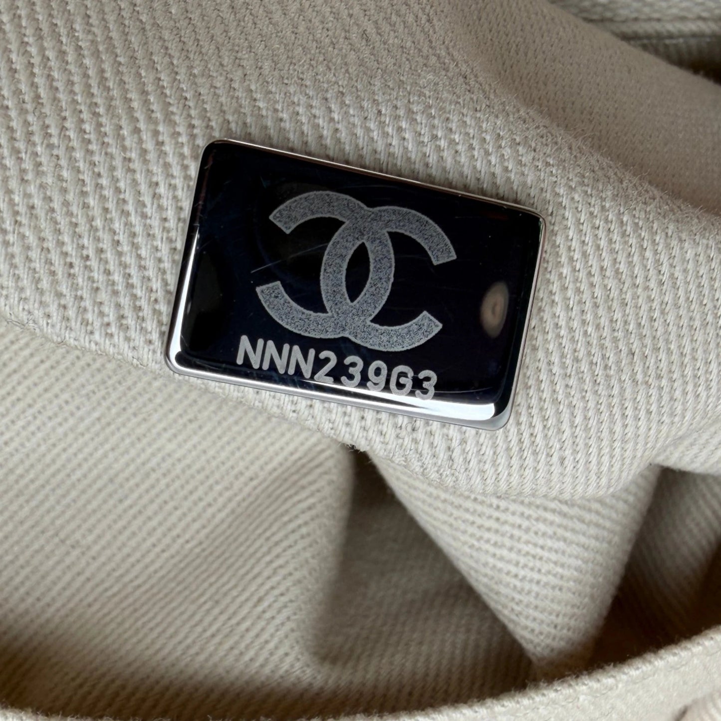 Chanel Deauville mittelgroße Tasche beige silberne Hardware 2022 / gut Chanel