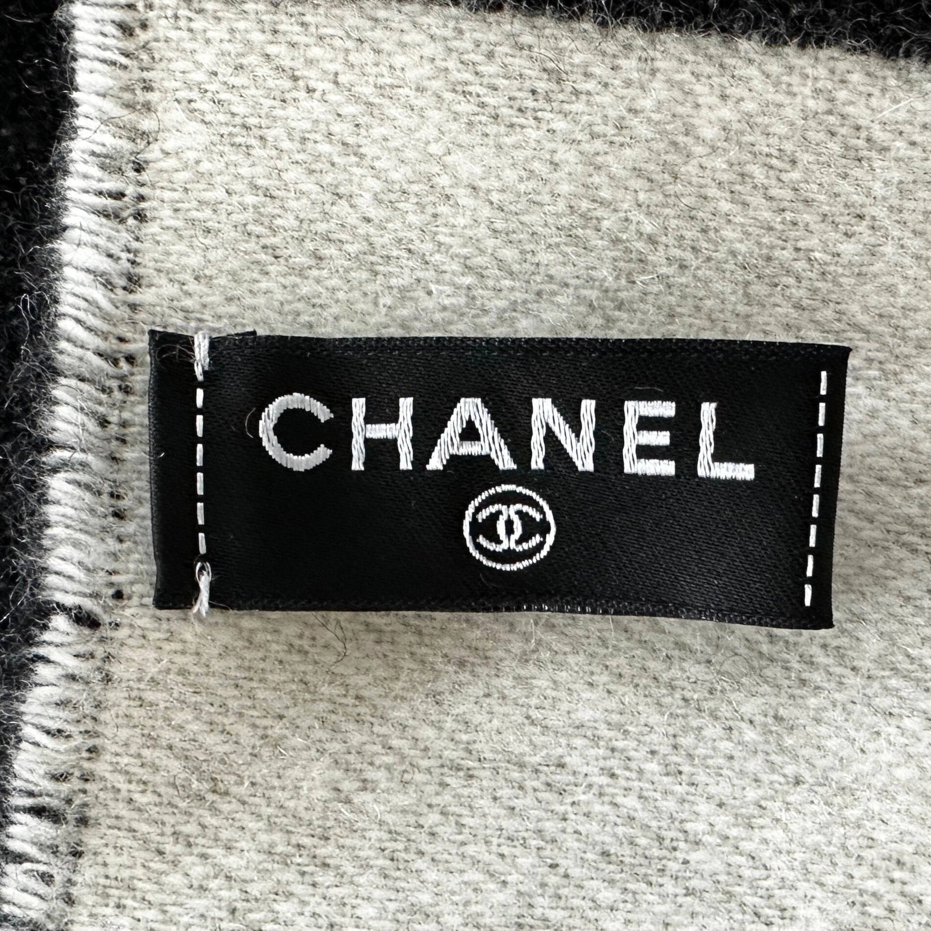 Chanel Kaschmir Reversible Decke Schwarz Weiß / neuwertig Chanel