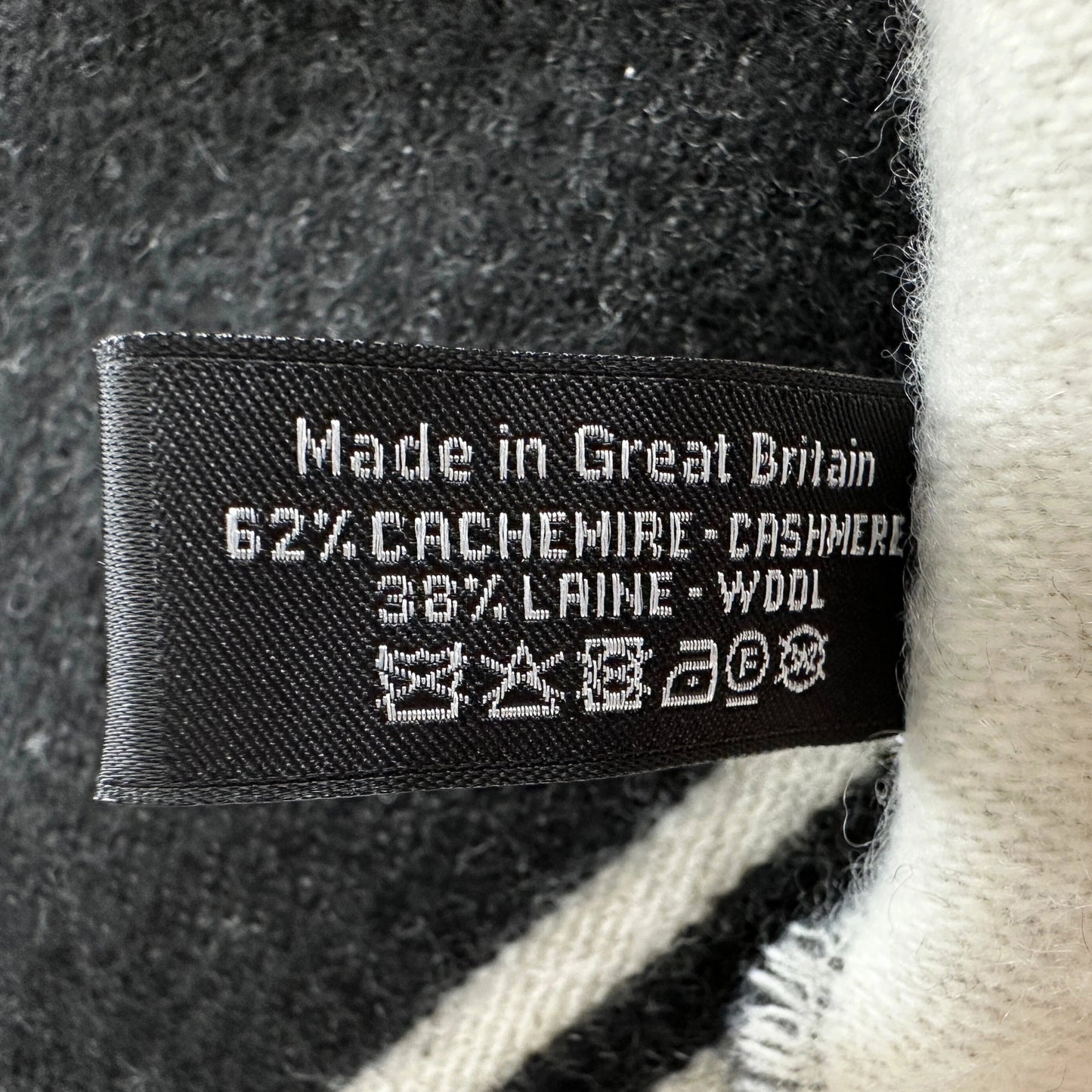 Chanel Kaschmir Reversible Decke Schwarz Weiß / neuwertig Chanel