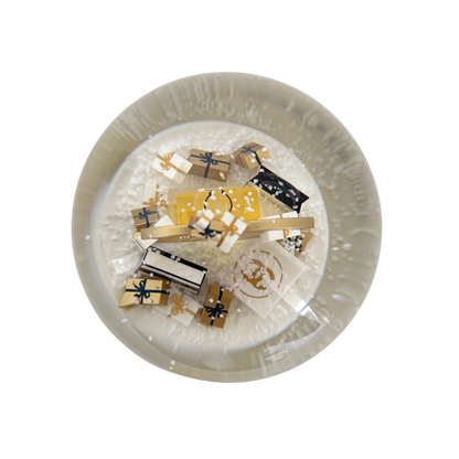 Chanel Schneekugel 2023 Gold / neuwertig Chanel