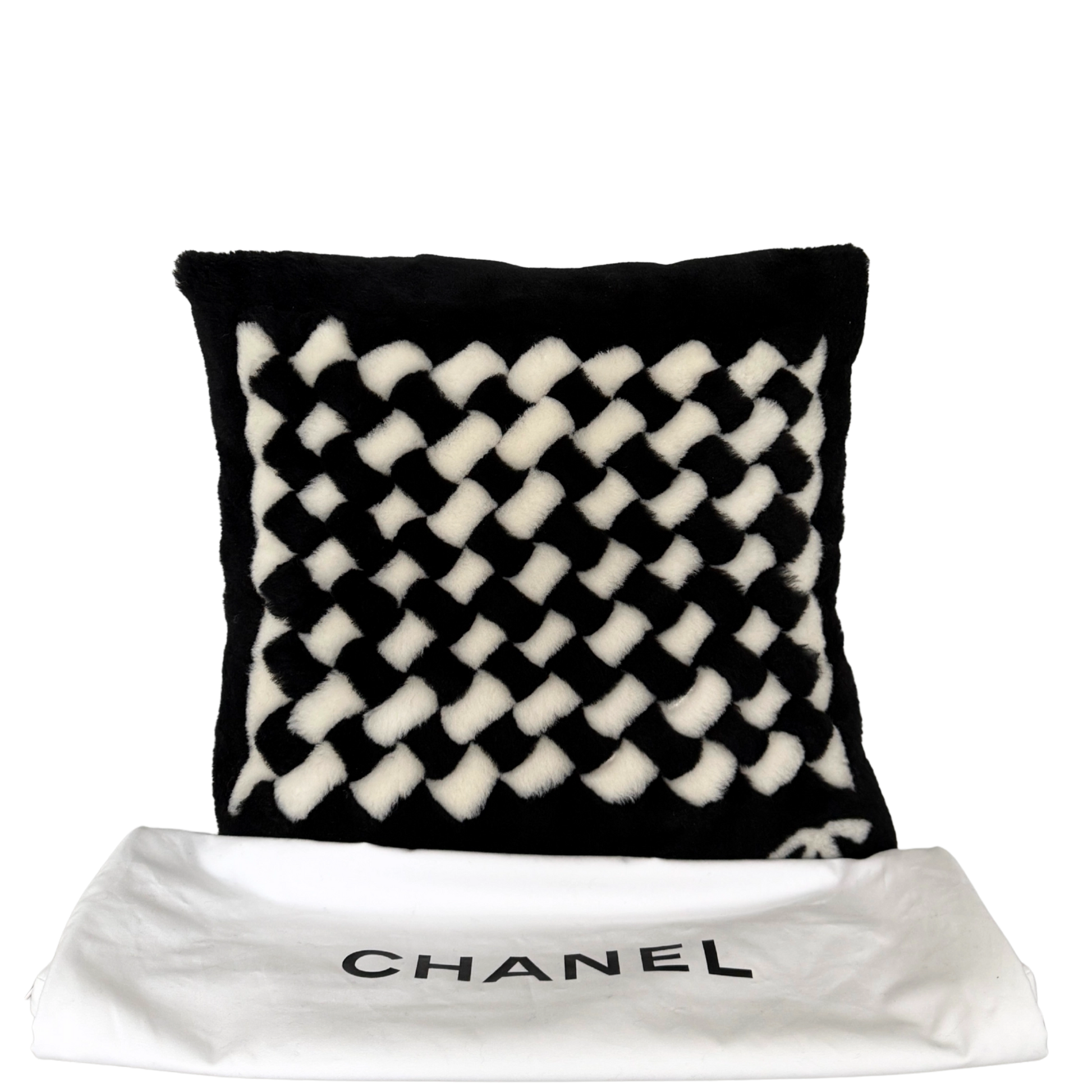 Chanel Kissen aus Lammfell und Kaschmir Schwarz Weiß / neuwertig Chanel