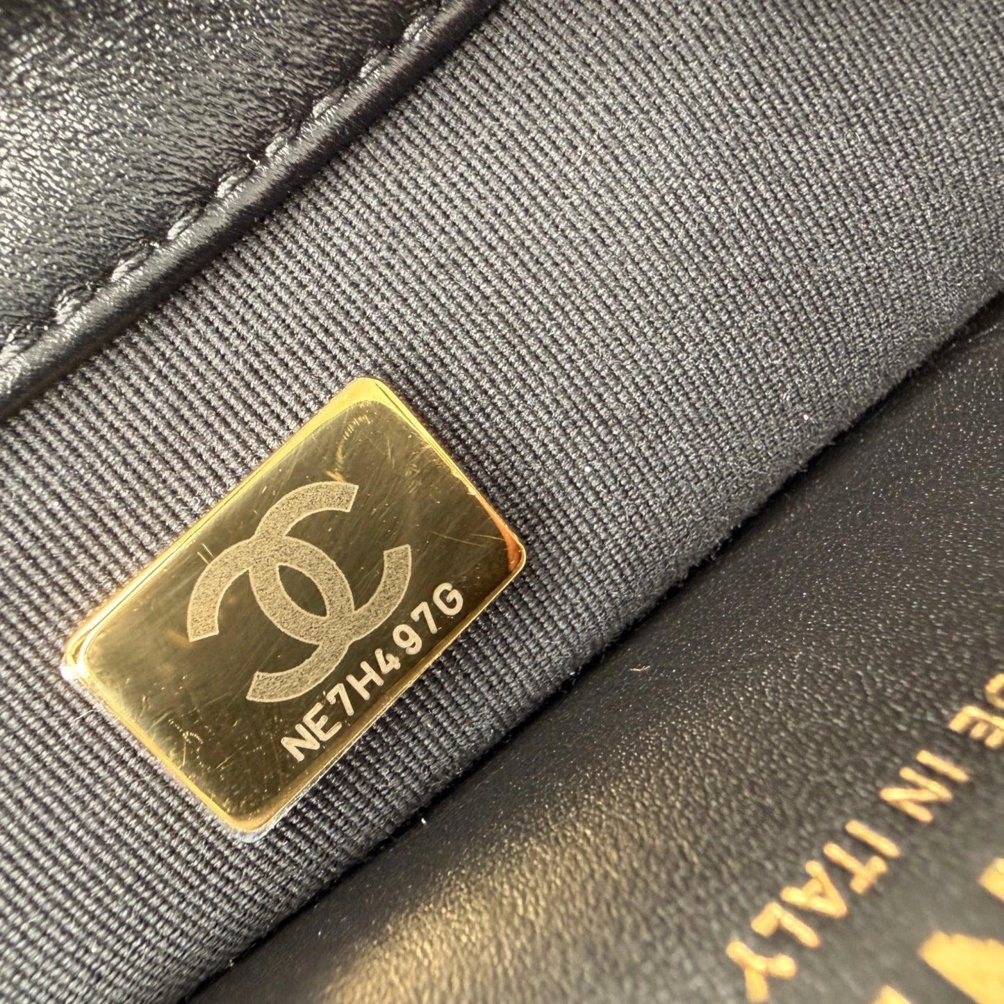 Chanel Maxi Flapbag 2024 glänzendes Kalbsleder GHW schwarz / neuwertig Chanel