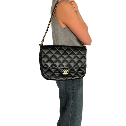 Chanel Maxi Flapbag 2024 glänzendes Kalbsleder GHW schwarz / neuwertig Chanel