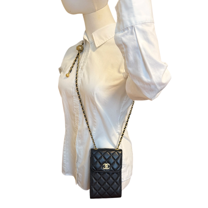 Chanel Pearl Crush Phone Holder with Chain Lammleder Schwarz Fullset / sehr gut Chanel